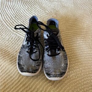 Nike Women's Gray and Black Knit Athletic Shoes